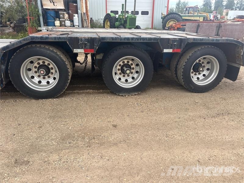 K-Line 53 ft Tri/A Folding Neck Trailer Нискотоварачи