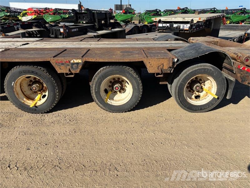 K-Line 53 ft Tri/A Folding Neck Trailer Zemie treileri