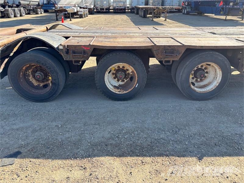 K-Line 53 ft Tri/A Folding Neck Trailer Zemie treileri