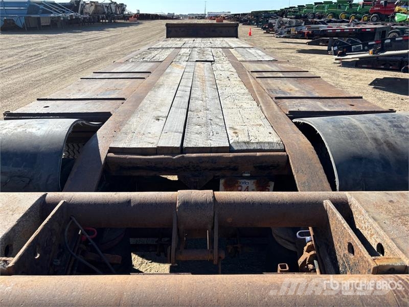 K-Line 53 ft Tri/A Folding Neck Trailer Zemie treileri