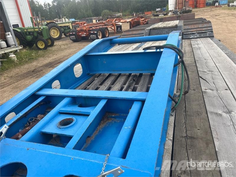 K-Line 53 ft Tri/A Folding Neck Trailer Нискотоварачи