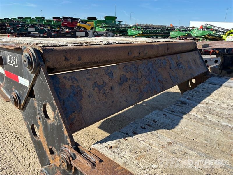 K-Line 53 ft Tri/A Folding Neck Trailer Zemie treileri
