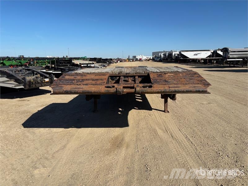 K-Line 53 ft Tri/A Folding Neck Trailer Zemie treileri