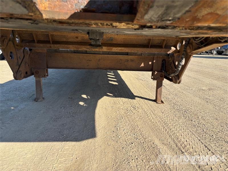 K-Line 53 ft Tri/A Folding Neck Trailer Zemie treileri