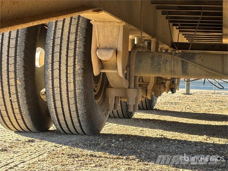 Kaufman 35 ft Tri/A Equipment Trailer Járműszállító pótkocsik