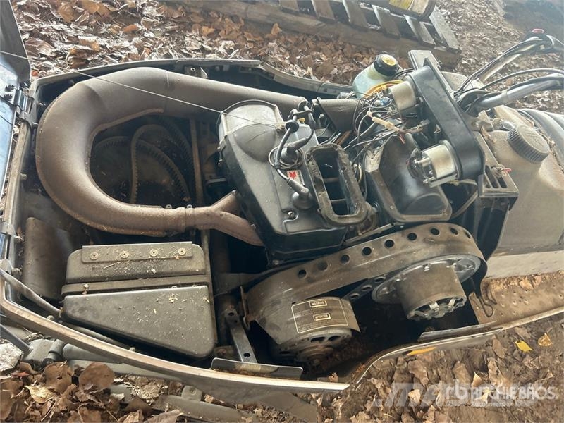 Kawasaki Snowmobile (Inoperable) Motoros szánok