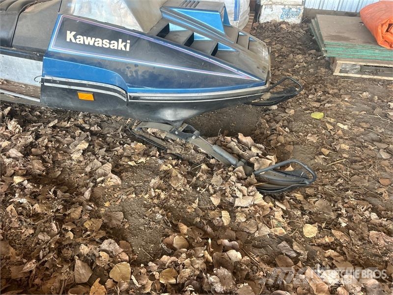 Kawasaki Snowmobile (Inoperable) Motoros szánok