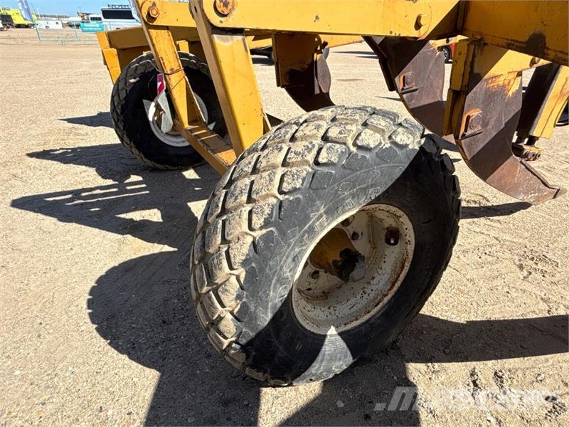 Kello-Bilt 5000 18 ft 6 Shank Subsoiler Alte masini si accesorii de cultivat