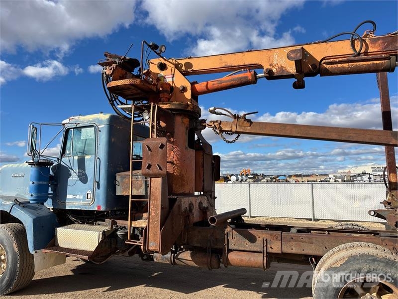 Kenworth 6x4 Self-Loading Log Truck Puuautot
