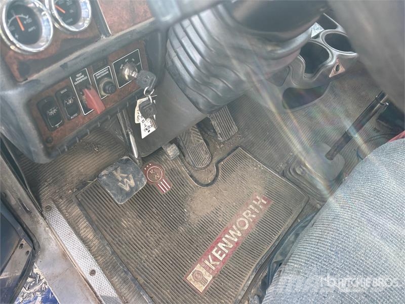Kenworth C500 平板式/側卸式卡車