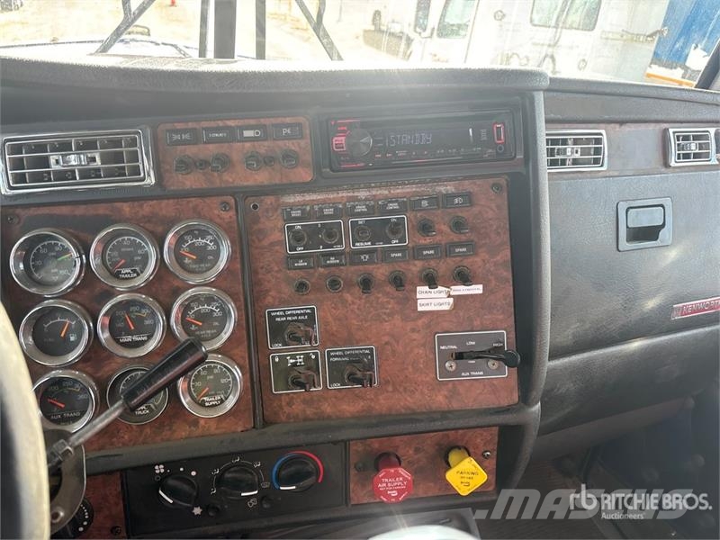 Kenworth C500 平板式/側卸式卡車