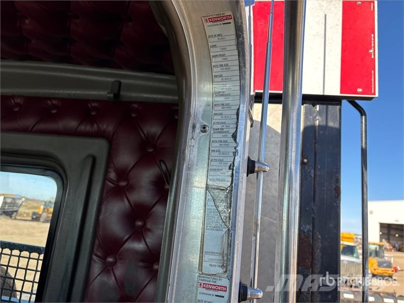 Kenworth C500 平板栏板货车