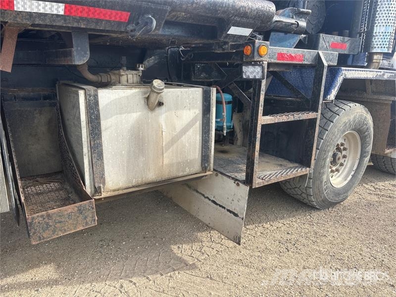 Kenworth C500 平板式/側卸式卡車