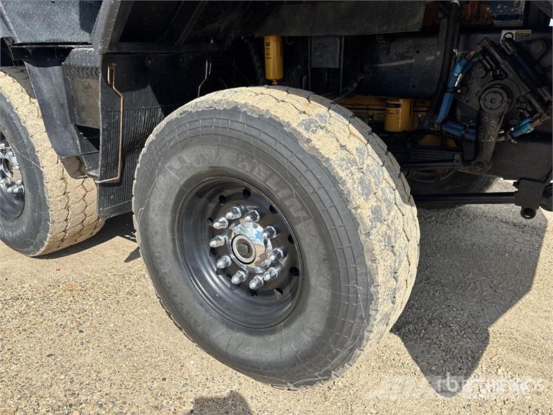 Kenworth C500 Plošinové nákladné automobily/nákladné automobily so sklápacími bočnicami