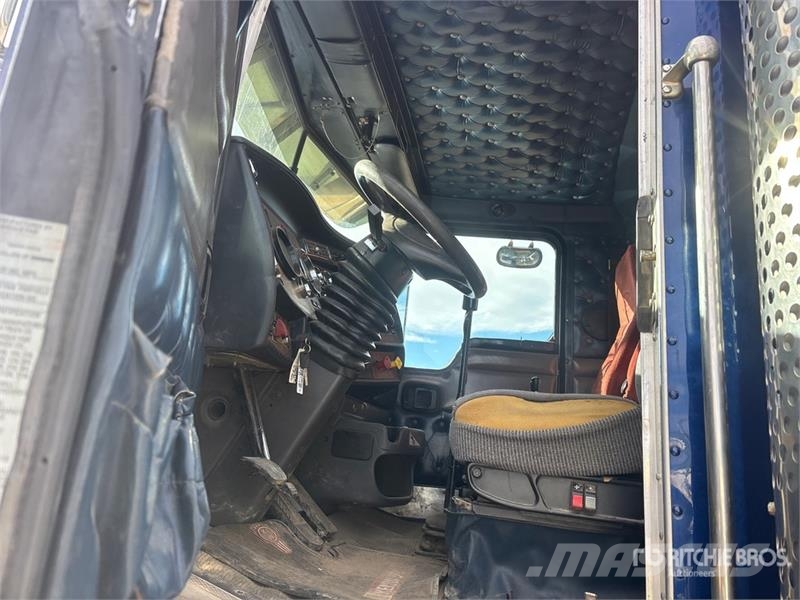 Kenworth C500 平板式/側卸式卡車