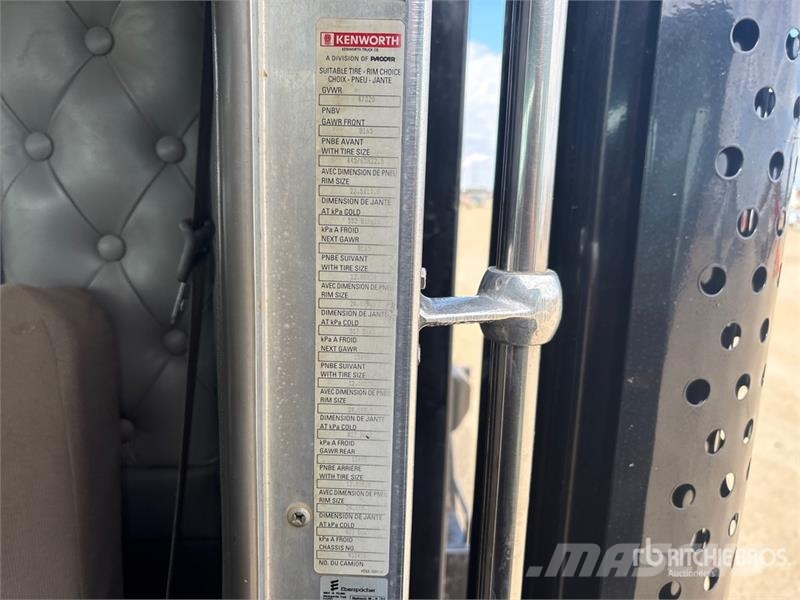 Kenworth C500 Plošinové nákladné automobily/nákladné automobily so sklápacími bočnicami