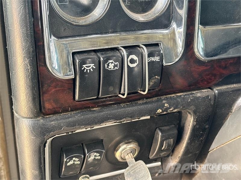 Kenworth C500 Plošinové nákladné automobily/nákladné automobily so sklápacími bočnicami