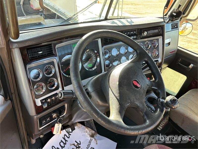 Kenworth C500 平板栏板货车