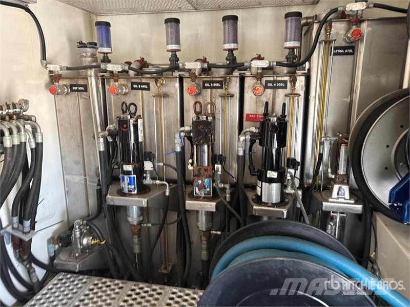 Kenworth C500 6x4 Fuel and Lube Truck Autocisterna