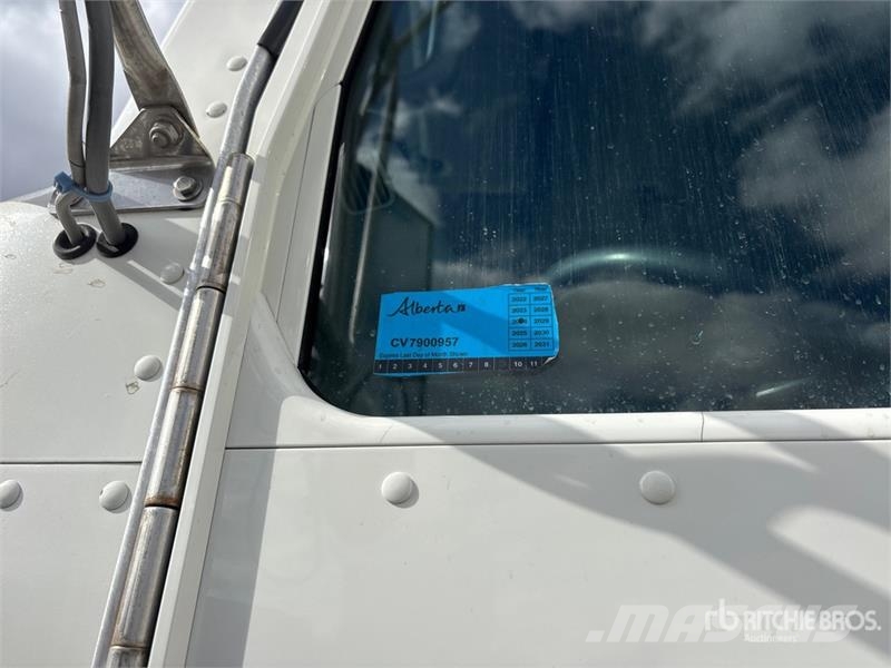 Kenworth C500 6x4 Fuel and Lube Truck Autocisterna