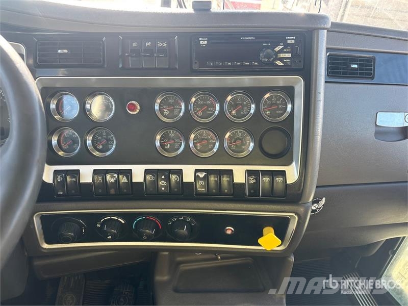 Kenworth C500 6x4 Fuel and Lube Truck Tankwagen