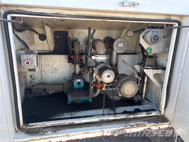 Kenworth C500 6x4 Fuel and Lube Truck Tankwagen