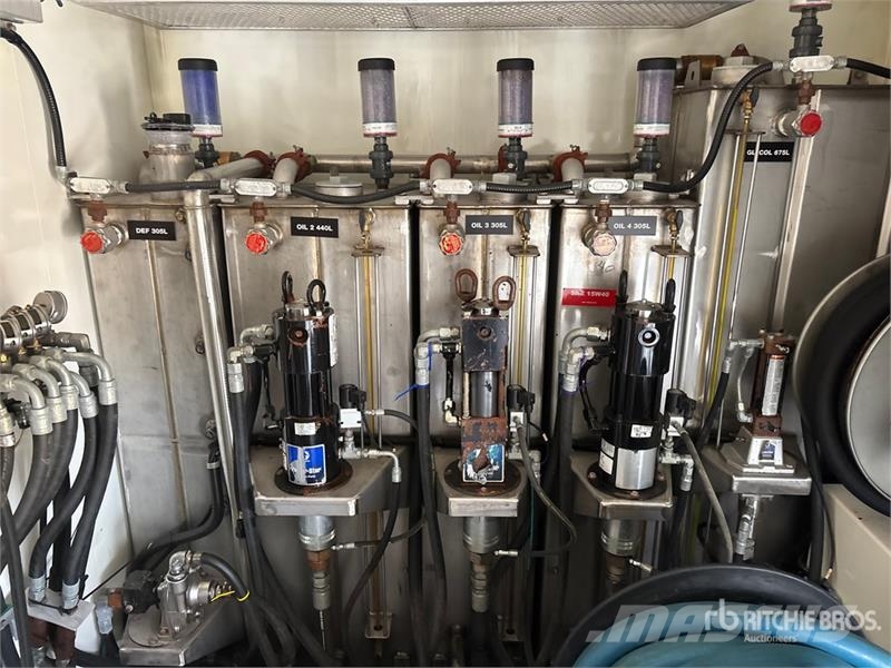 Kenworth C500 6x4 Fuel and Lube Truck Autocisterna