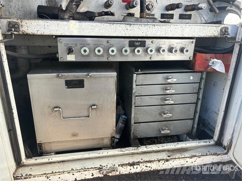 Kenworth C500 6x4 Fuel and Lube Truck Tankwagen