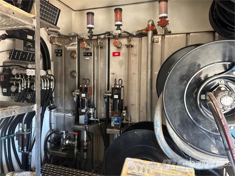 Kenworth C500 6x4 Fuel and Lube Truck Tankwagen
