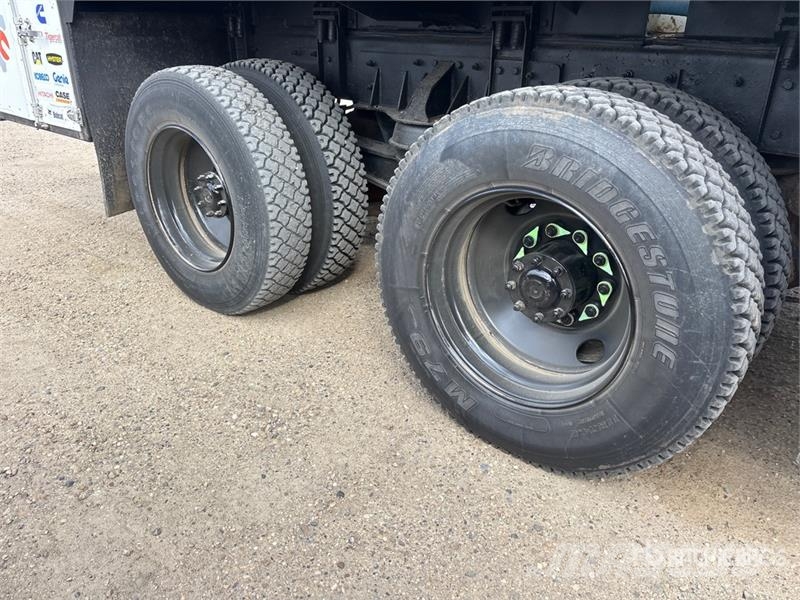Kenworth C500 6x4 Fuel and Lube Truck Autocisterna
