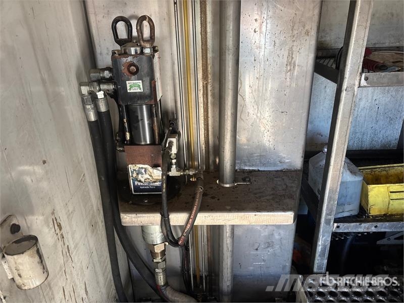 Kenworth C500 6x4 Fuel and Lube Truck Tankwagen