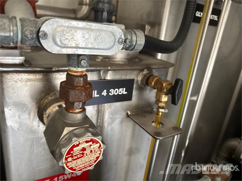 Kenworth C500 6x4 Fuel and Lube Truck Autocisterna