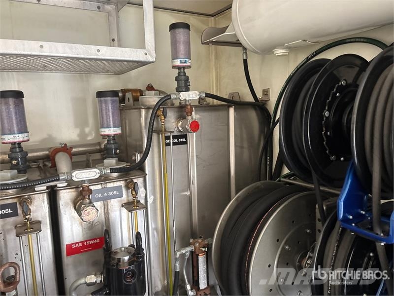 Kenworth C500 6x4 Fuel and Lube Truck Autocisterna