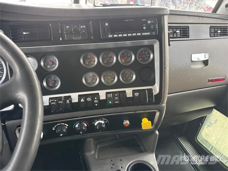 Kenworth C500 6x4 Fuel and Lube Truck Autocisterna
