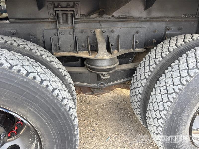 Kenworth C500 6x4 Fuel and Lube Truck Autocisterna