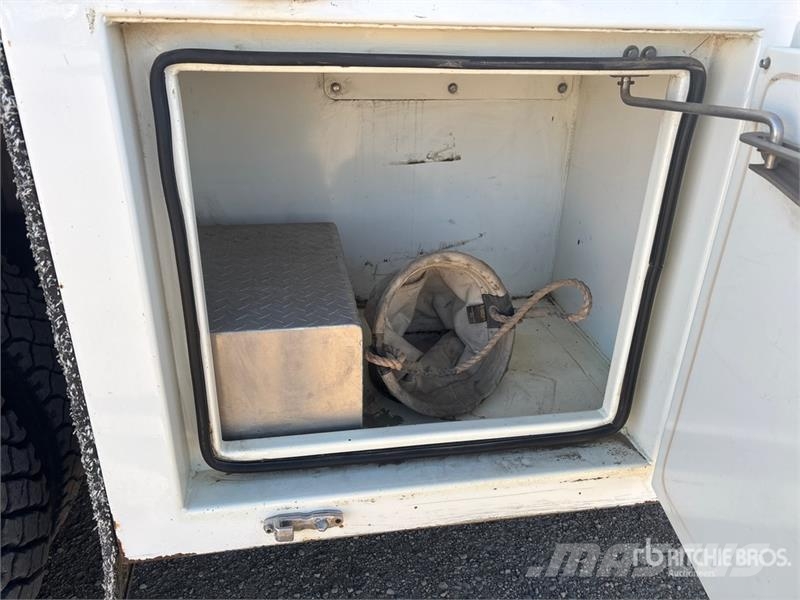 Kenworth C500 6x4 Fuel and Lube Truck Tankwagen