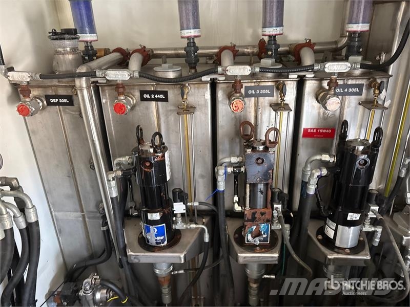Kenworth C500 6x4 Fuel and Lube Truck Autocisterna