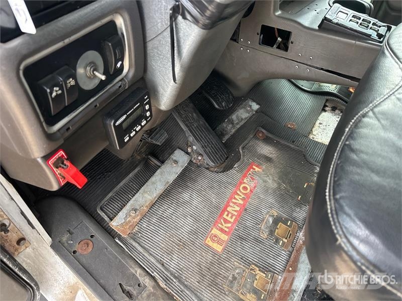 Kenworth C500 6x4 Fuel and Lube Truck Autocisterna