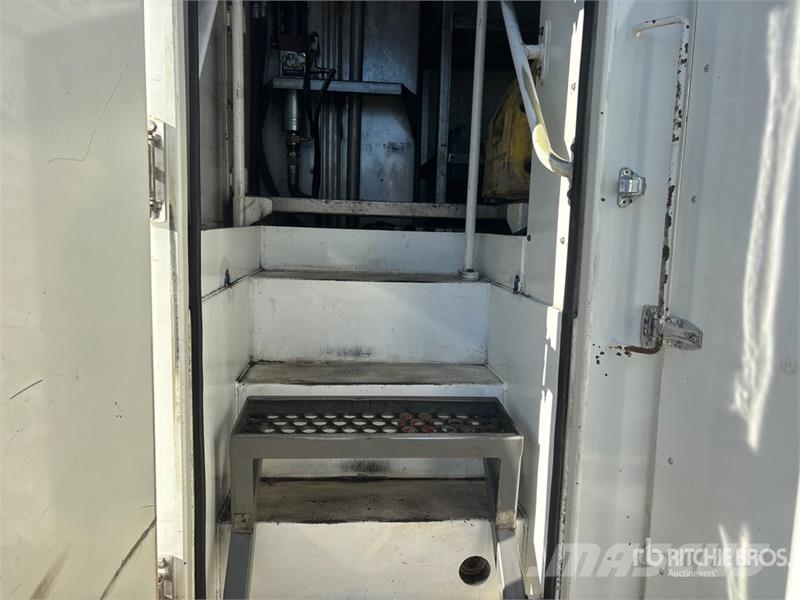 Kenworth C500 6x4 Fuel and Lube Truck Tankwagen