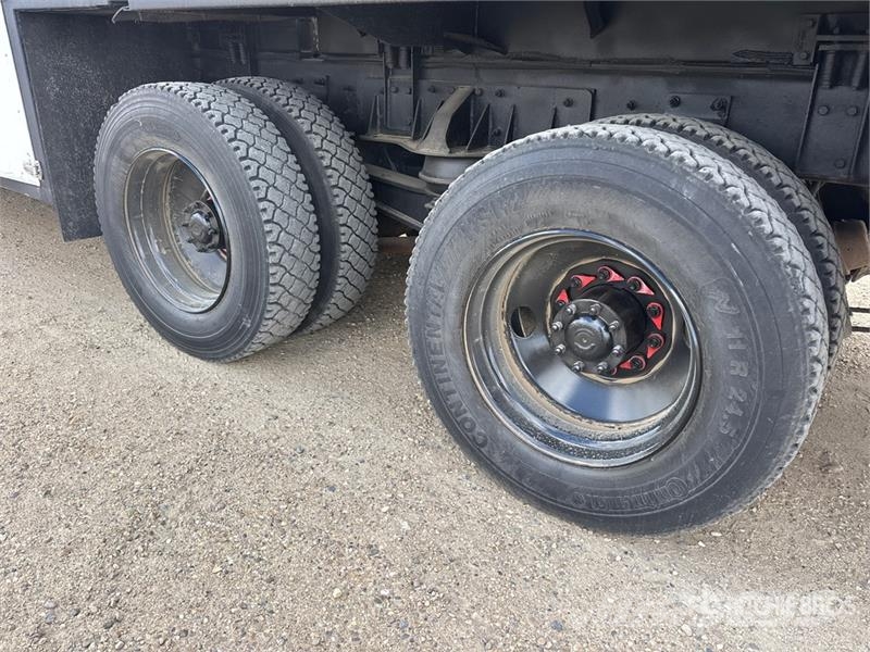 Kenworth C500 6x4 Fuel and Lube Truck Autocisterna