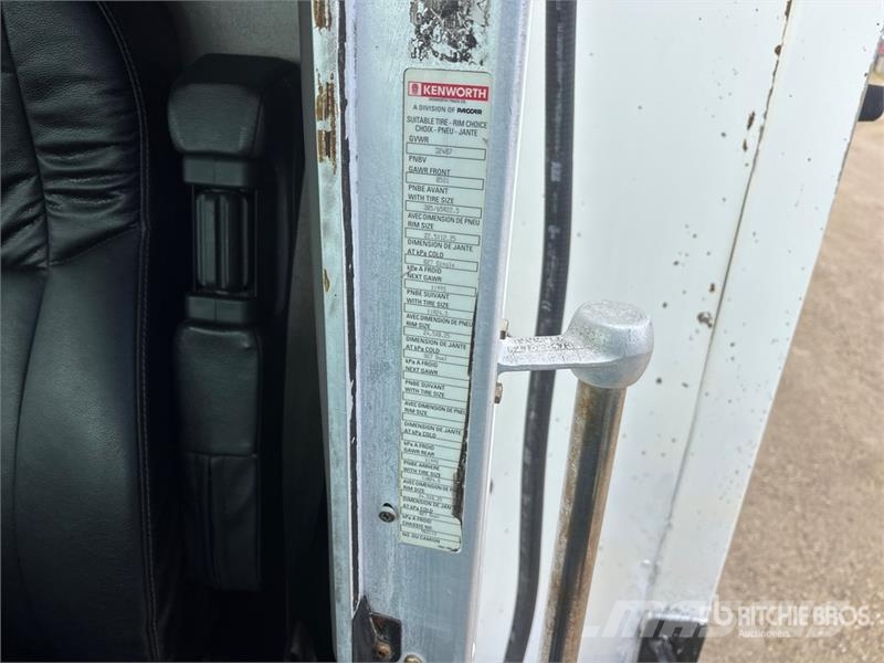 Kenworth C500 6x4 Fuel and Lube Truck Autocisterna