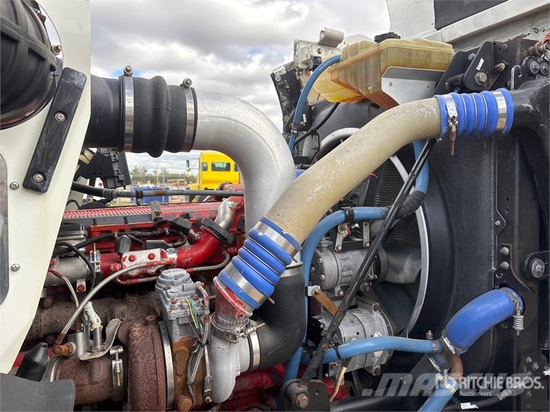 Kenworth C500 6x4 Fuel and Lube Truck Autocisterna