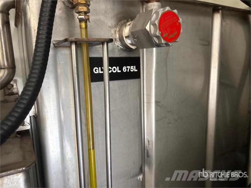 Kenworth C500 6x4 Fuel and Lube Truck Autocisterna