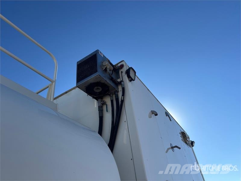 Kenworth C500 6x4 Fuel and Lube Truck Tankwagen