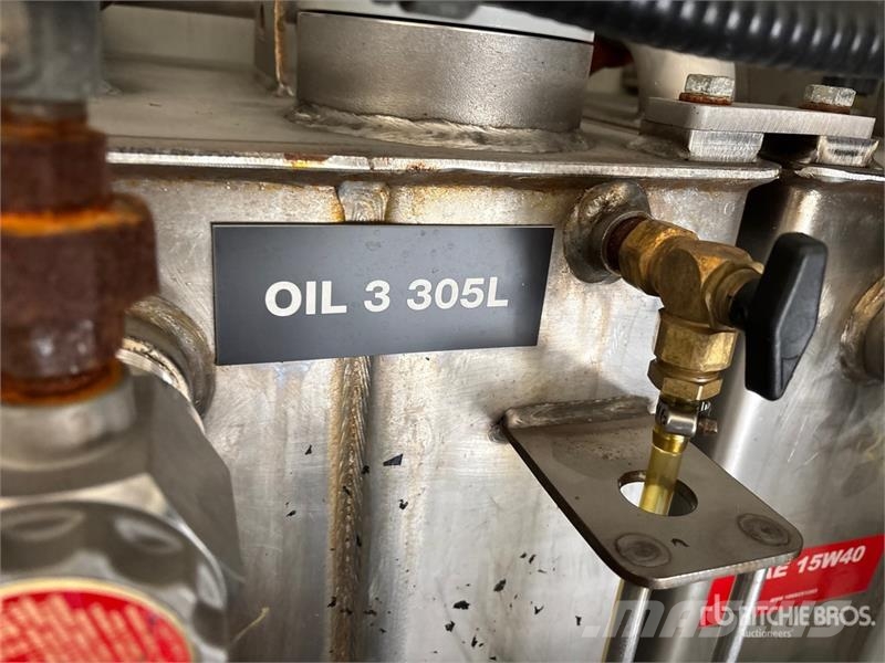 Kenworth C500 6x4 Fuel and Lube Truck Autocisterna