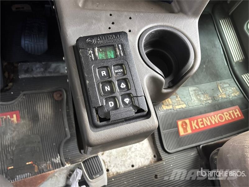 Kenworth C500 6x4 Fuel and Lube Truck Autocisterna