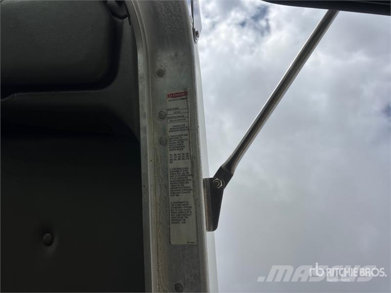 Kenworth C500 6x4 Lube Truck Autocisterna