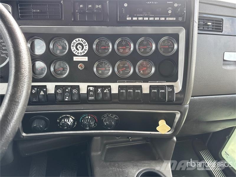 Kenworth C500 6x4 Lube Truck Autocisterna