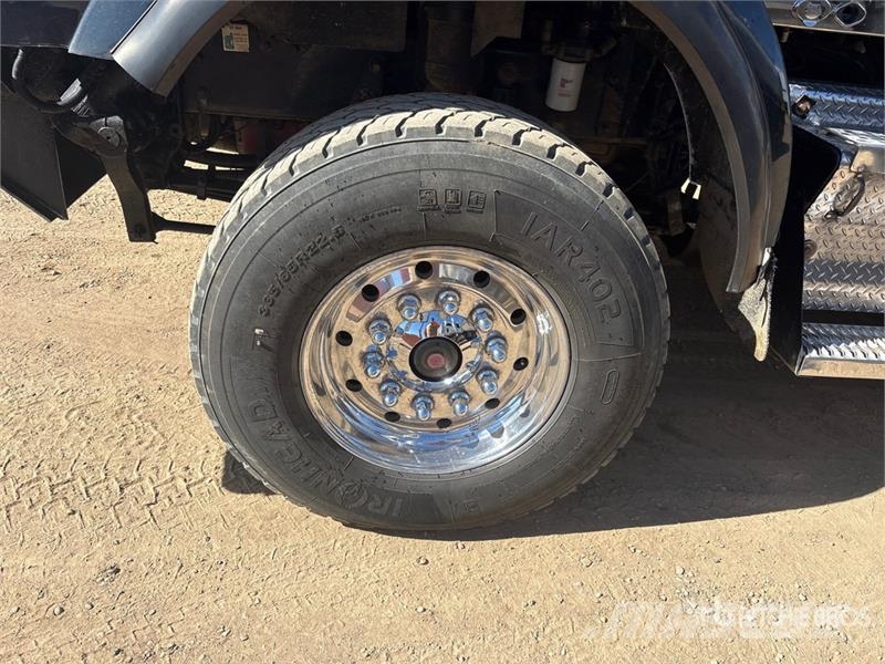 Kenworth C500 6x4 Sleeper Winch Truck Recovery vehicles