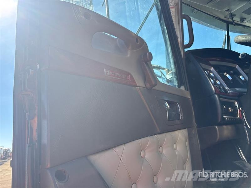 Kenworth C500 6x4 Sleeper Winch Truck Recovery vehicles
